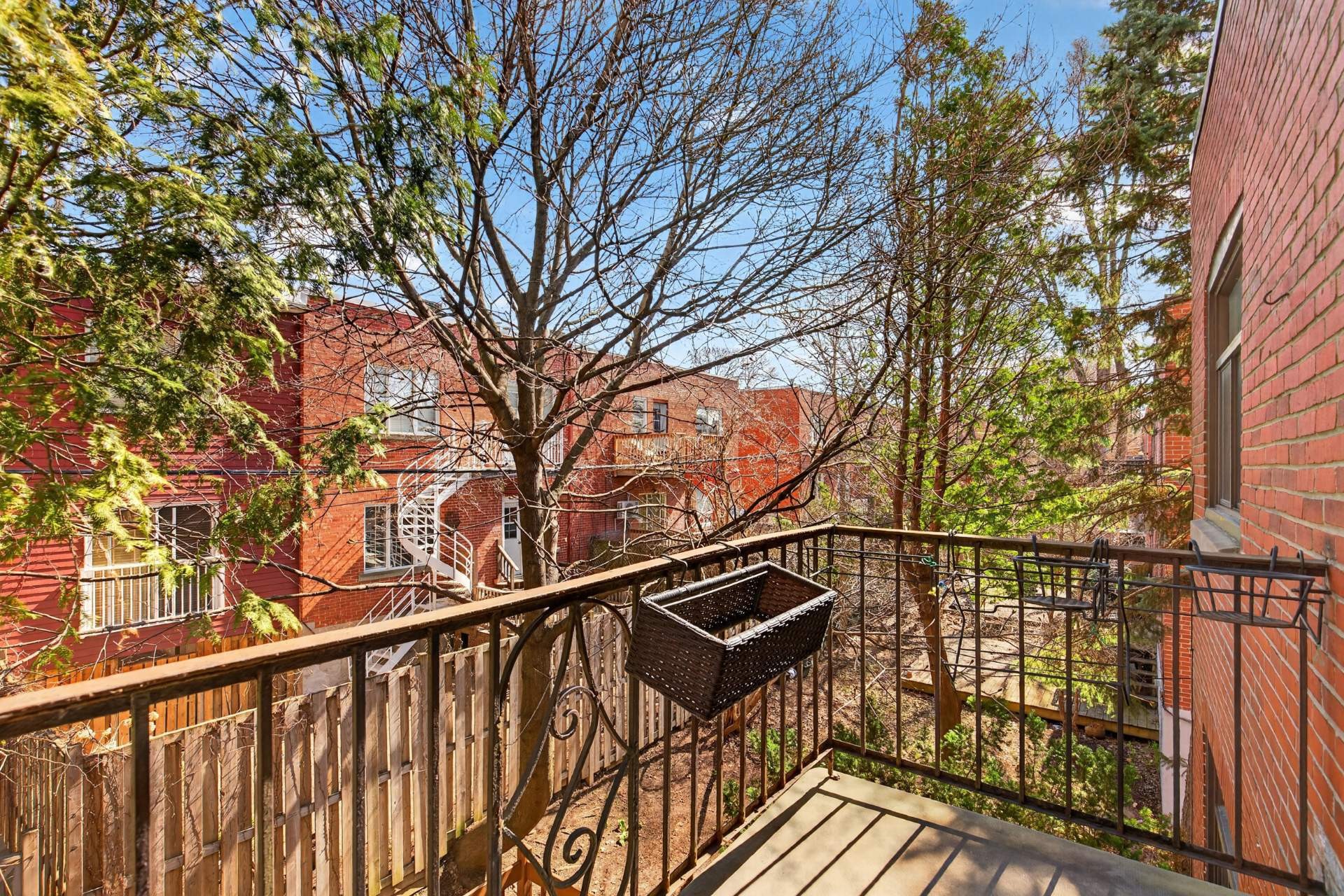 









4927


Av. Draper

,
Montréal (Côte-des-Neiges/Notre-Dame-de-Grâce),




QC
H3X3P6

