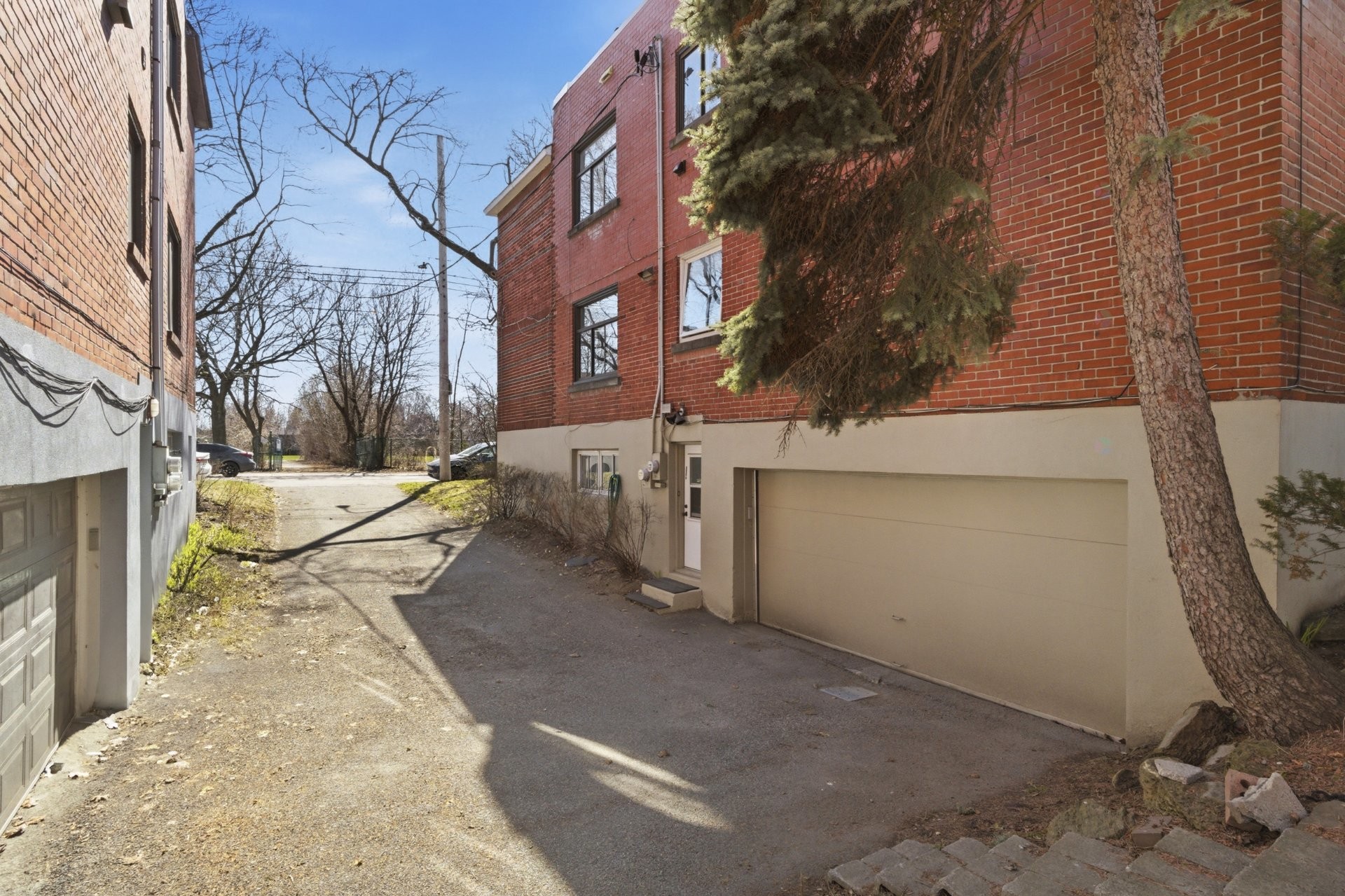 









4927


Av. Draper

,
Montréal (Côte-des-Neiges/Notre-Dame-de-Grâce),




QC
H3X3P6

