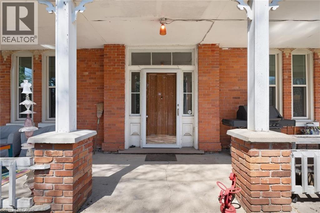 












311 BROCK Road

,
Hamilton,




Ontario
L9H5H4

