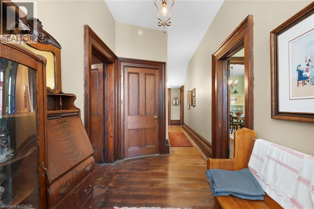 












311 BROCK Road

,
Hamilton,




Ontario
L9H5H4

