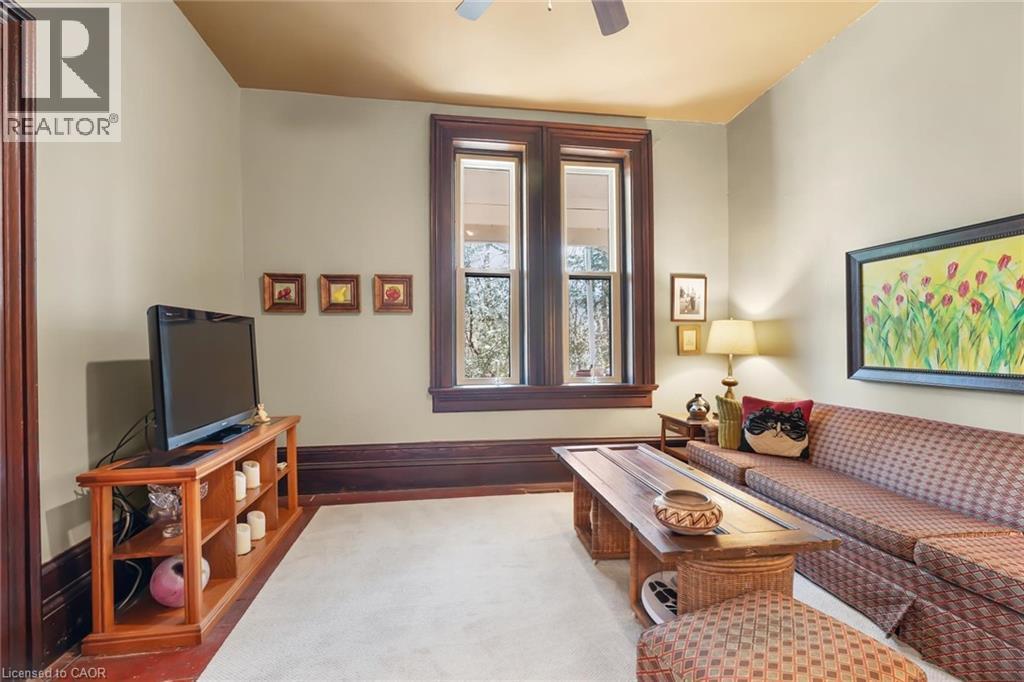 












311 BROCK Road

,
Hamilton,




Ontario
L9H5H4

