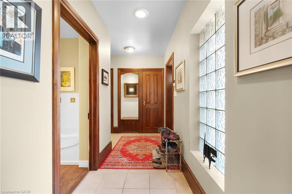 












311 BROCK Road

,
Hamilton,




Ontario
L9H5H4

