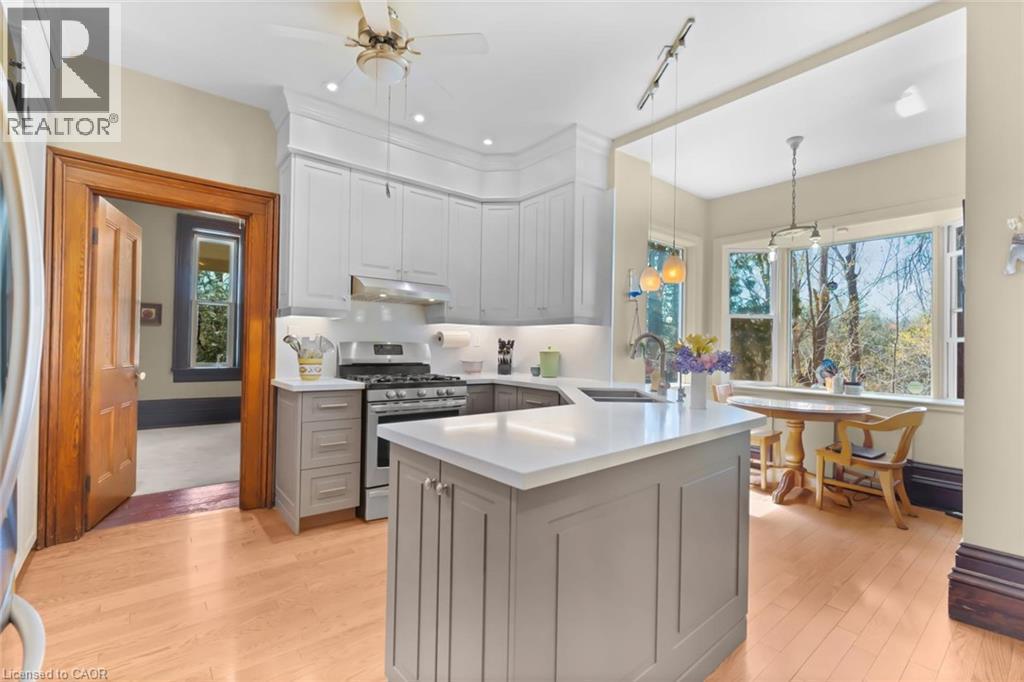












311 BROCK Road

,
Hamilton,




Ontario
L9H5H4

