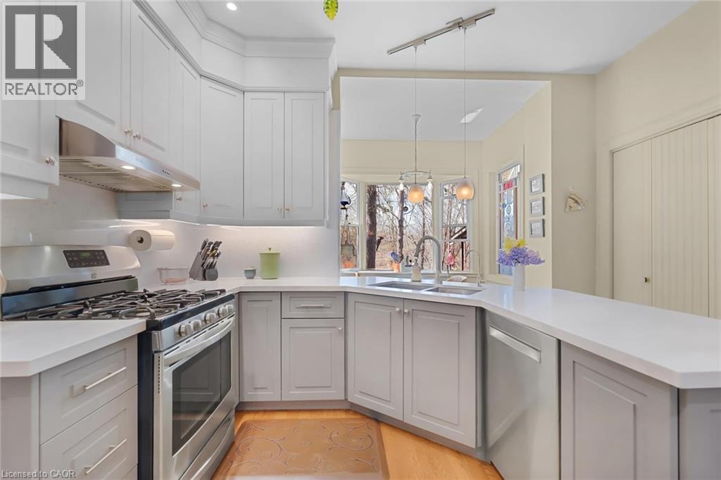 












311 BROCK Road

,
Hamilton,




Ontario
L9H5H4

