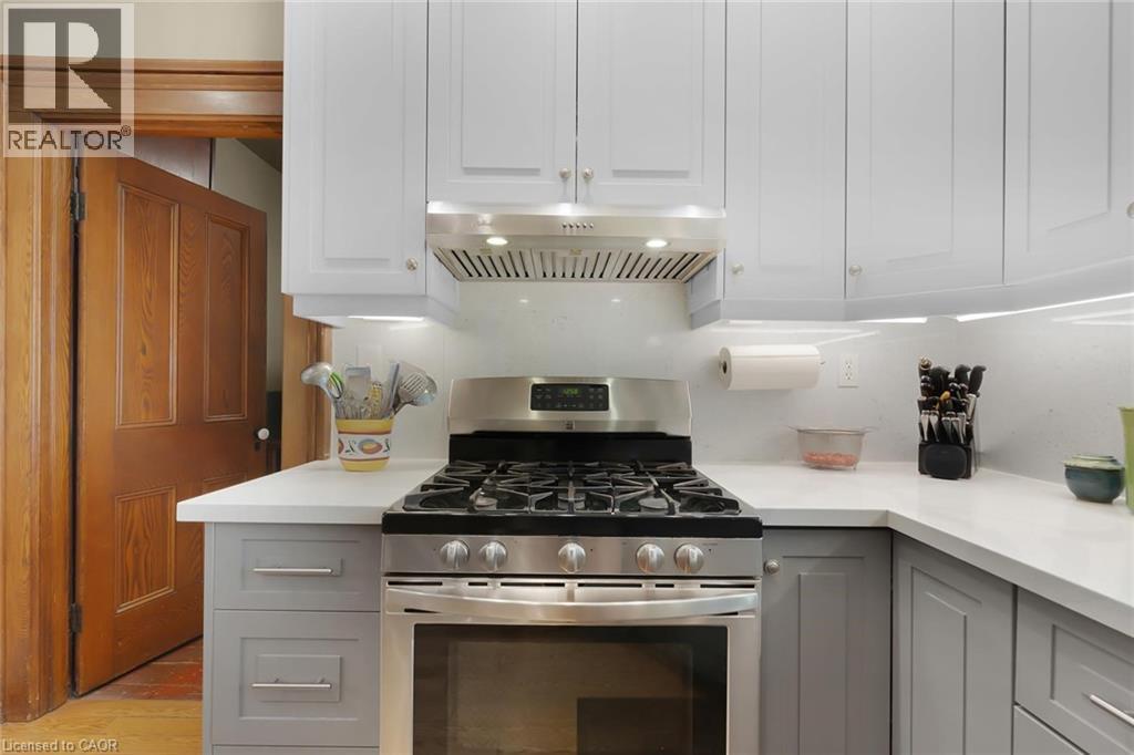 












311 BROCK Road

,
Hamilton,




Ontario
L9H5H4

