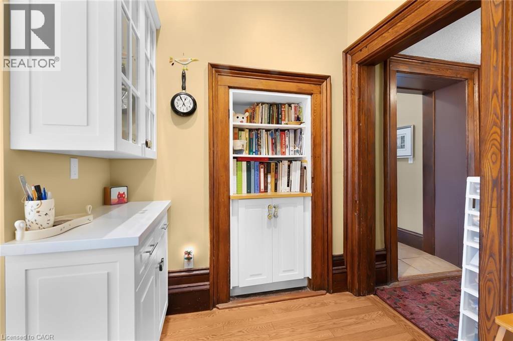 












311 BROCK Road

,
Hamilton,




Ontario
L9H5H4

