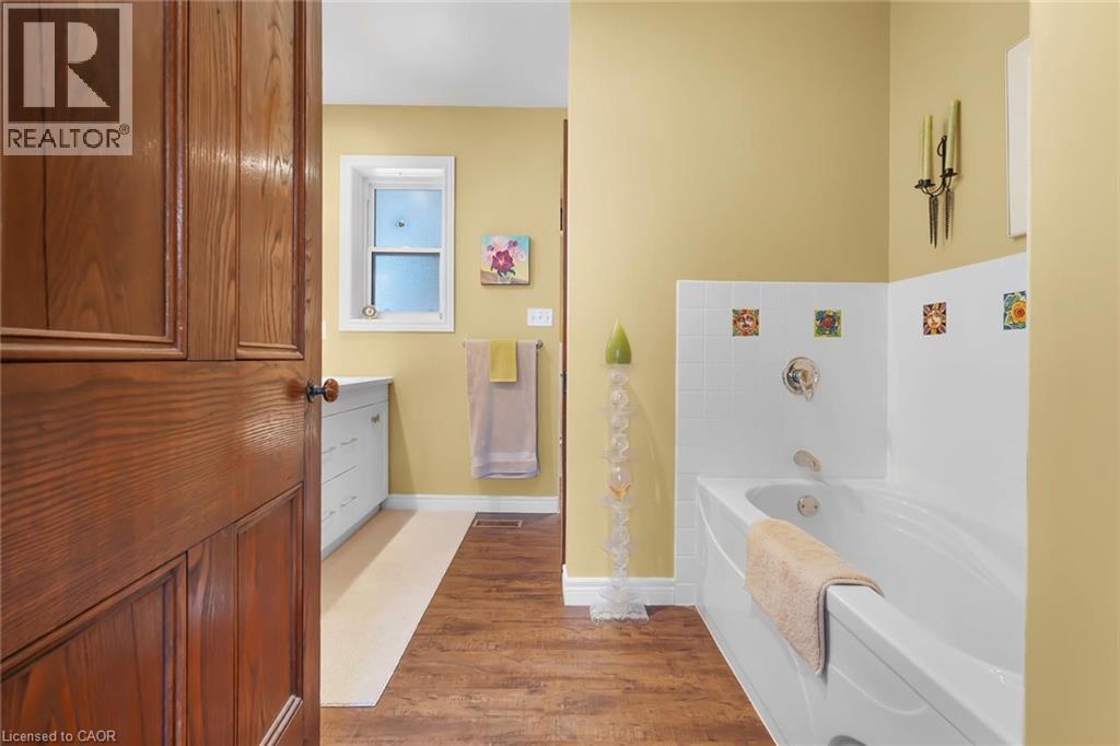 












311 BROCK Road

,
Hamilton,




Ontario
L9H5H4

