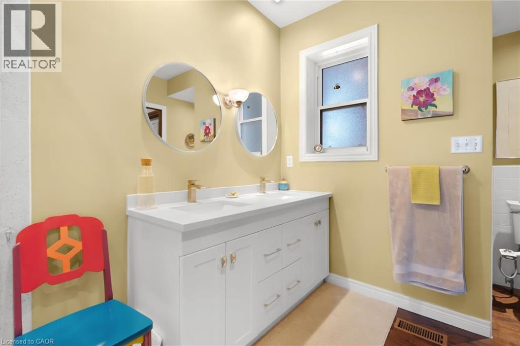 












311 BROCK Road

,
Hamilton,




Ontario
L9H5H4

