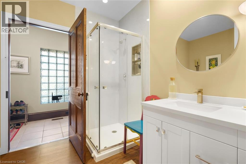 












311 BROCK Road

,
Hamilton,




Ontario
L9H5H4

