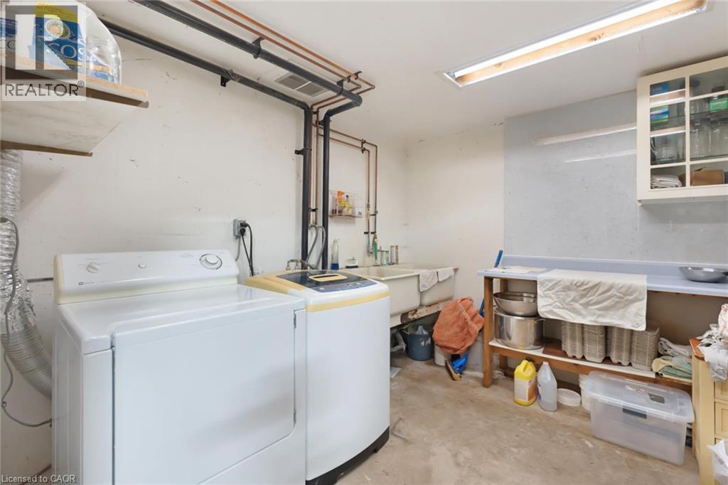 












311 BROCK Road

,
Hamilton,




Ontario
L9H5H4

