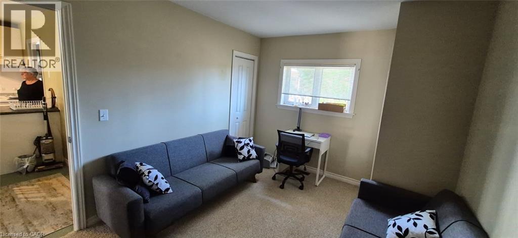 












311 BROCK Road

,
Hamilton,




Ontario
L9H5H4

