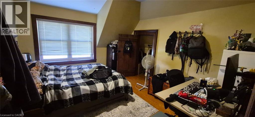 












311 BROCK Road

,
Hamilton,




Ontario
L9H5H4

