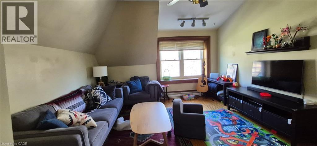 












311 BROCK Road

,
Hamilton,




Ontario
L9H5H4

