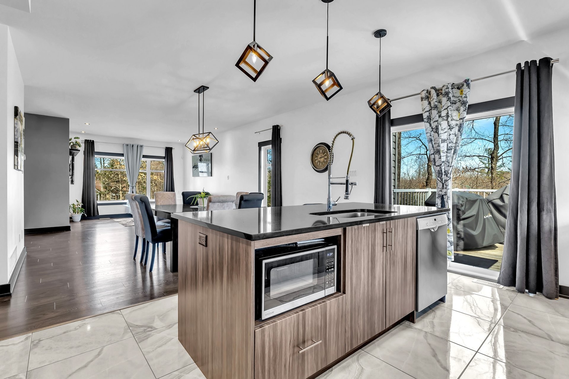 









40


Ch. des Échassiers

,
Val-des-Monts,




QC
J8N0B7

