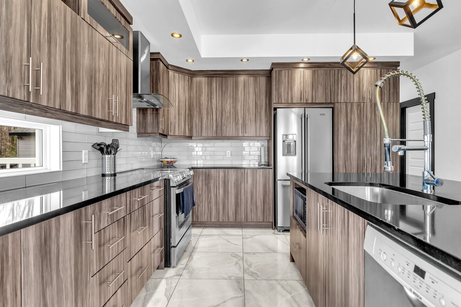 









40


Ch. des Échassiers

,
Val-des-Monts,




QC
J8N0B7

