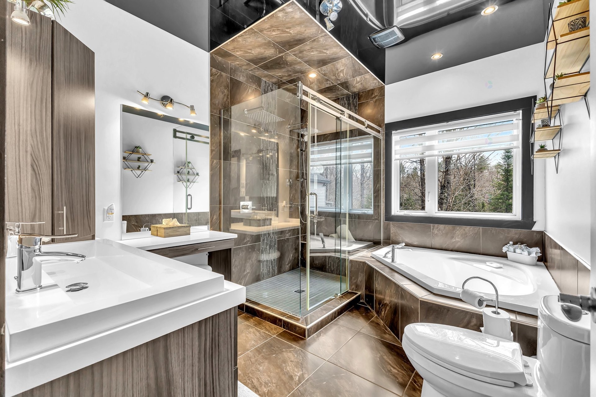 









40


Ch. des Échassiers

,
Val-des-Monts,




QC
J8N0B7

