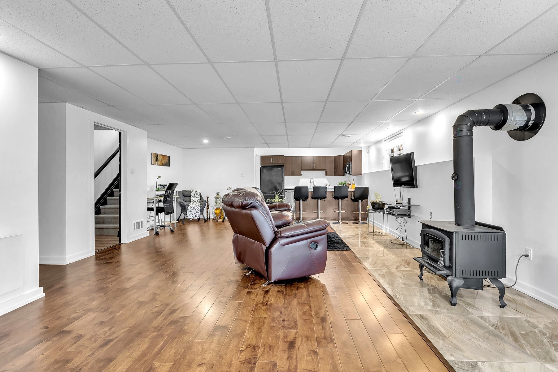 









40


Ch. des Échassiers

,
Val-des-Monts,




QC
J8N0B7

