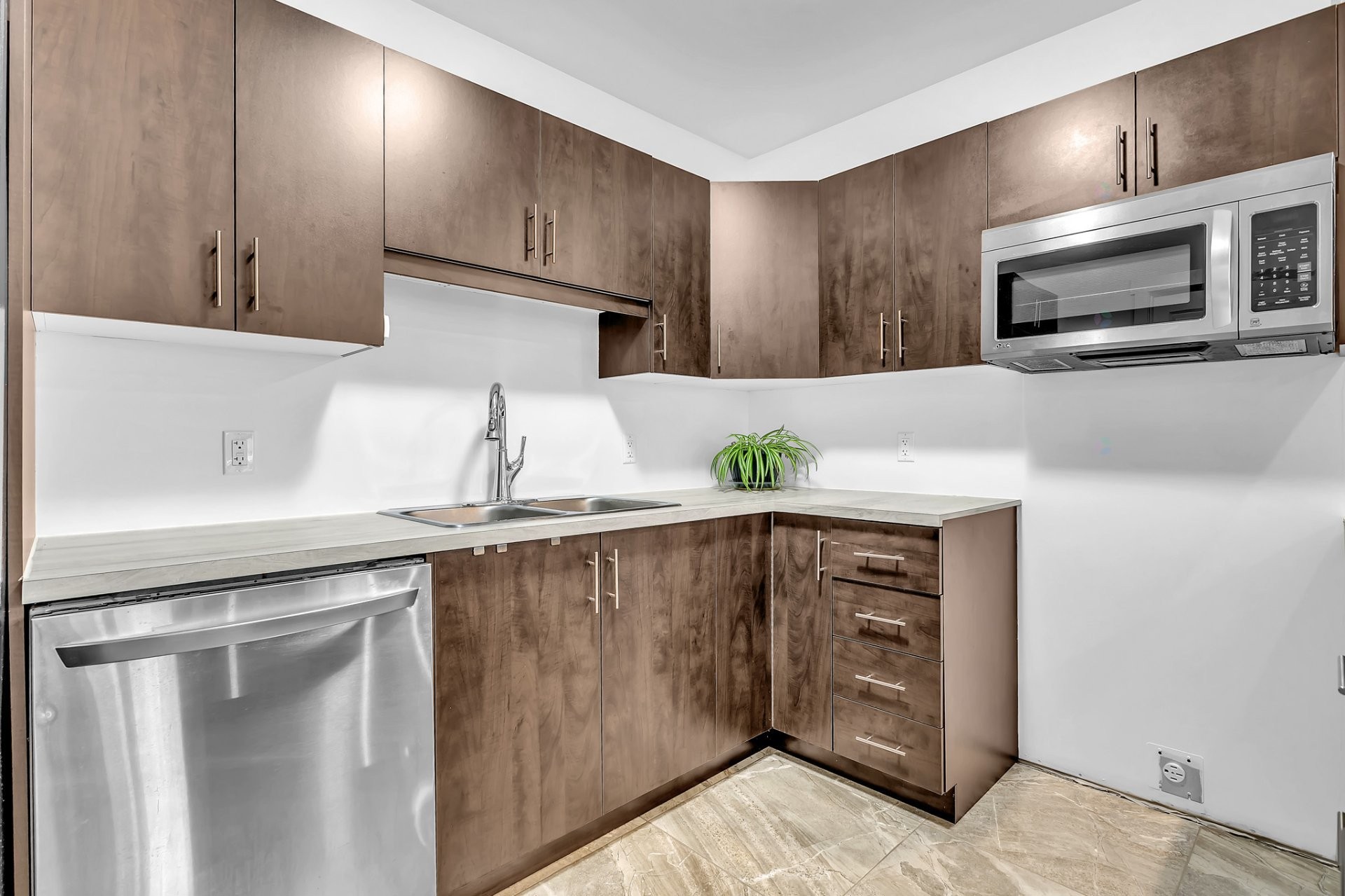 









40


Ch. des Échassiers

,
Val-des-Monts,




QC
J8N0B7

