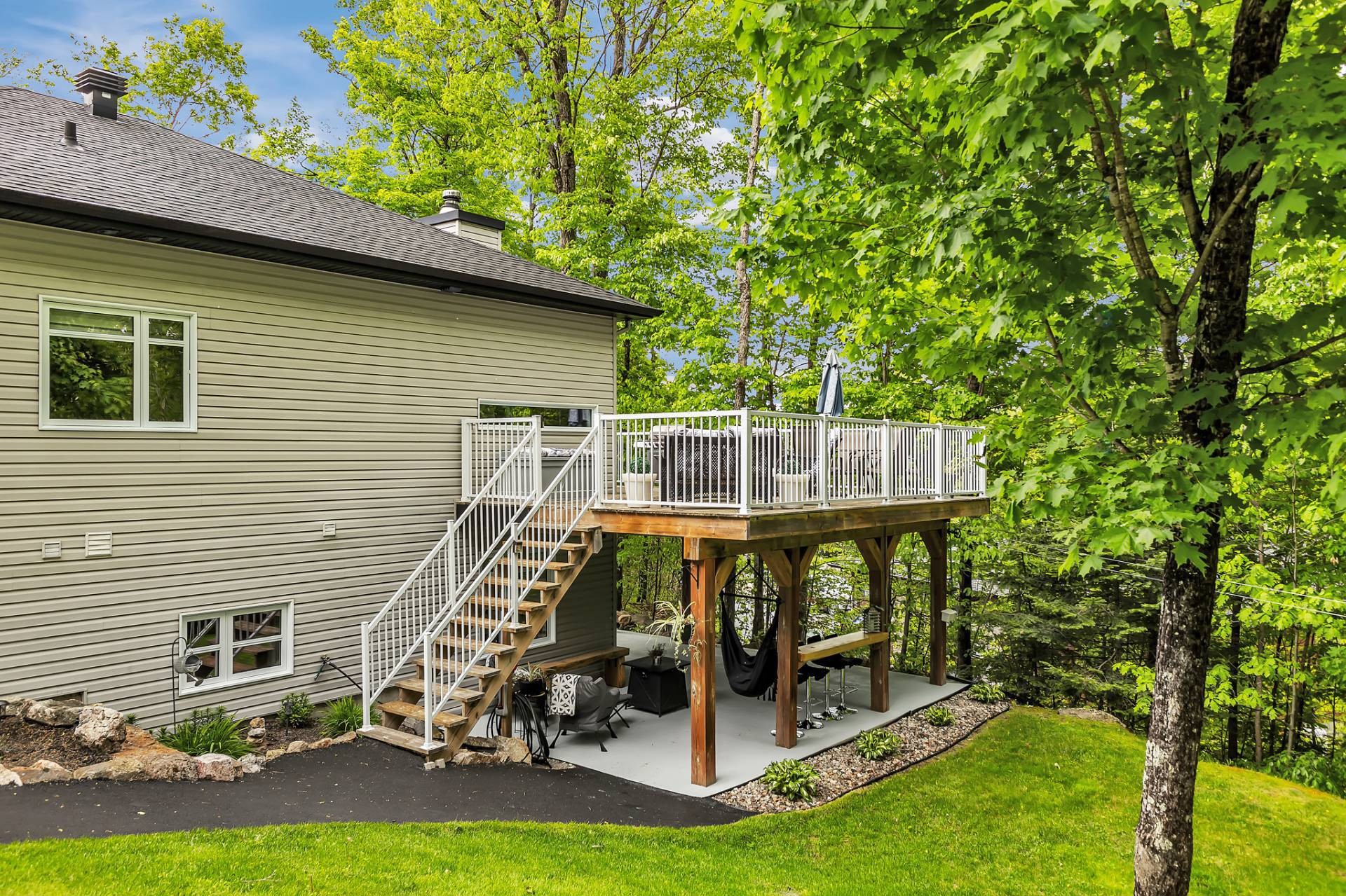









40


Ch. des Échassiers

,
Val-des-Monts,




QC
J8N0B7

