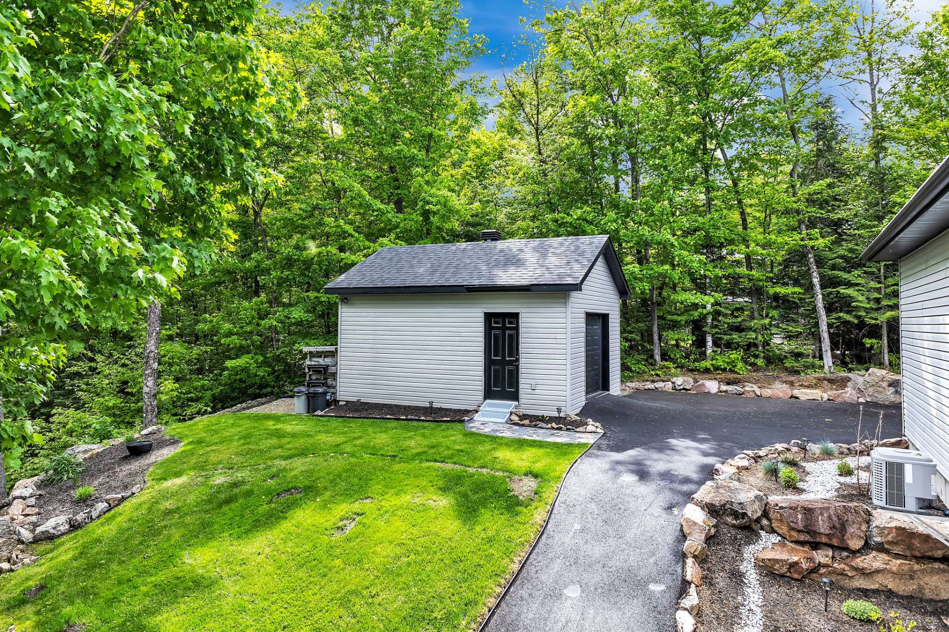 









40


Ch. des Échassiers

,
Val-des-Monts,




QC
J8N0B7

