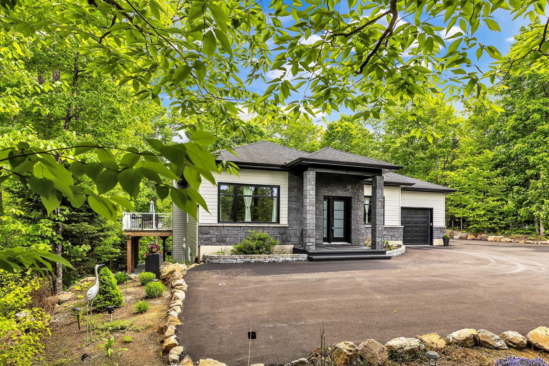









40


Ch. des Échassiers

,
Val-des-Monts,




QC
J8N0B7

