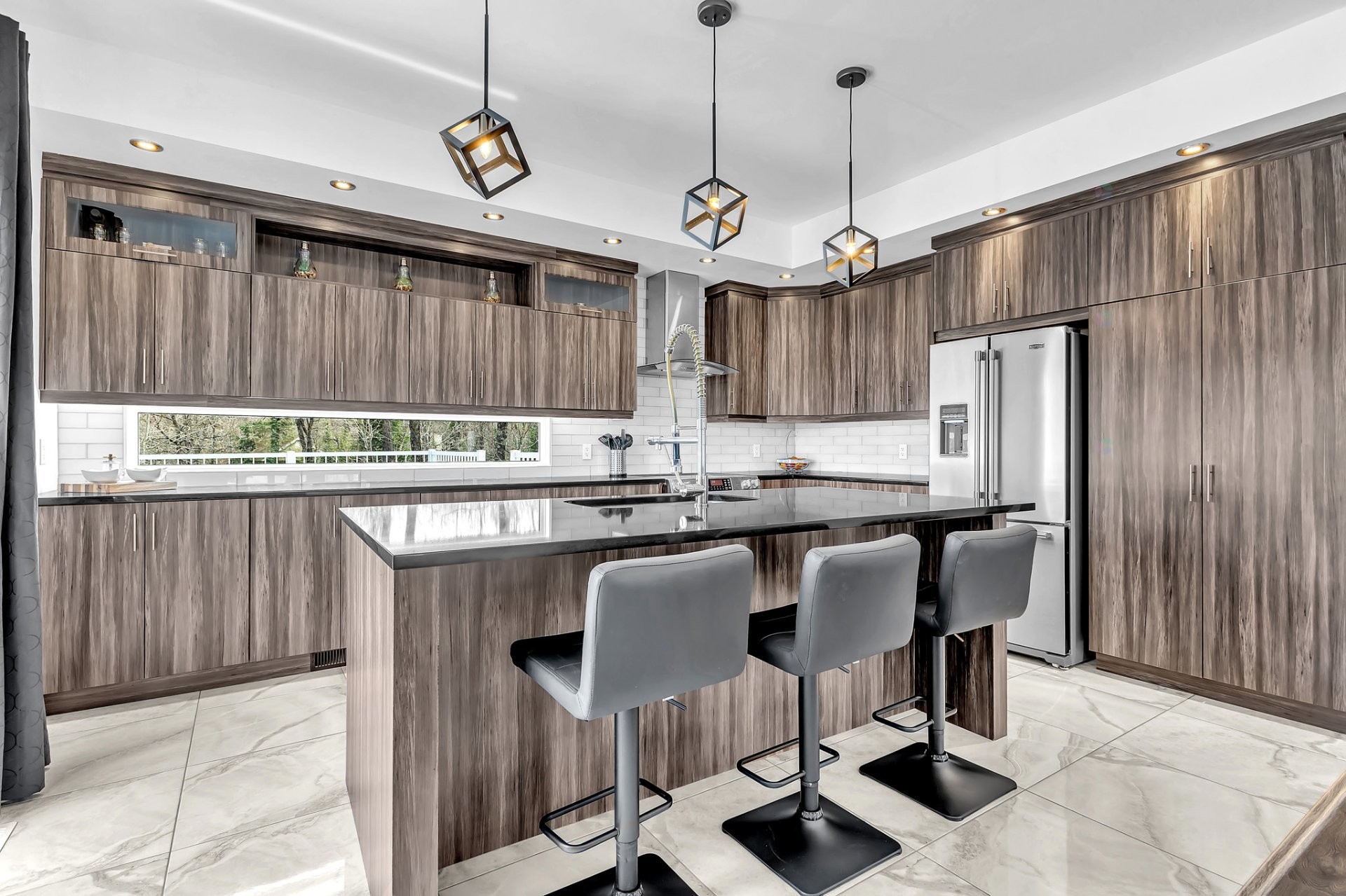 









40


Ch. des Échassiers

,
Val-des-Monts,




QC
J8N0B7

