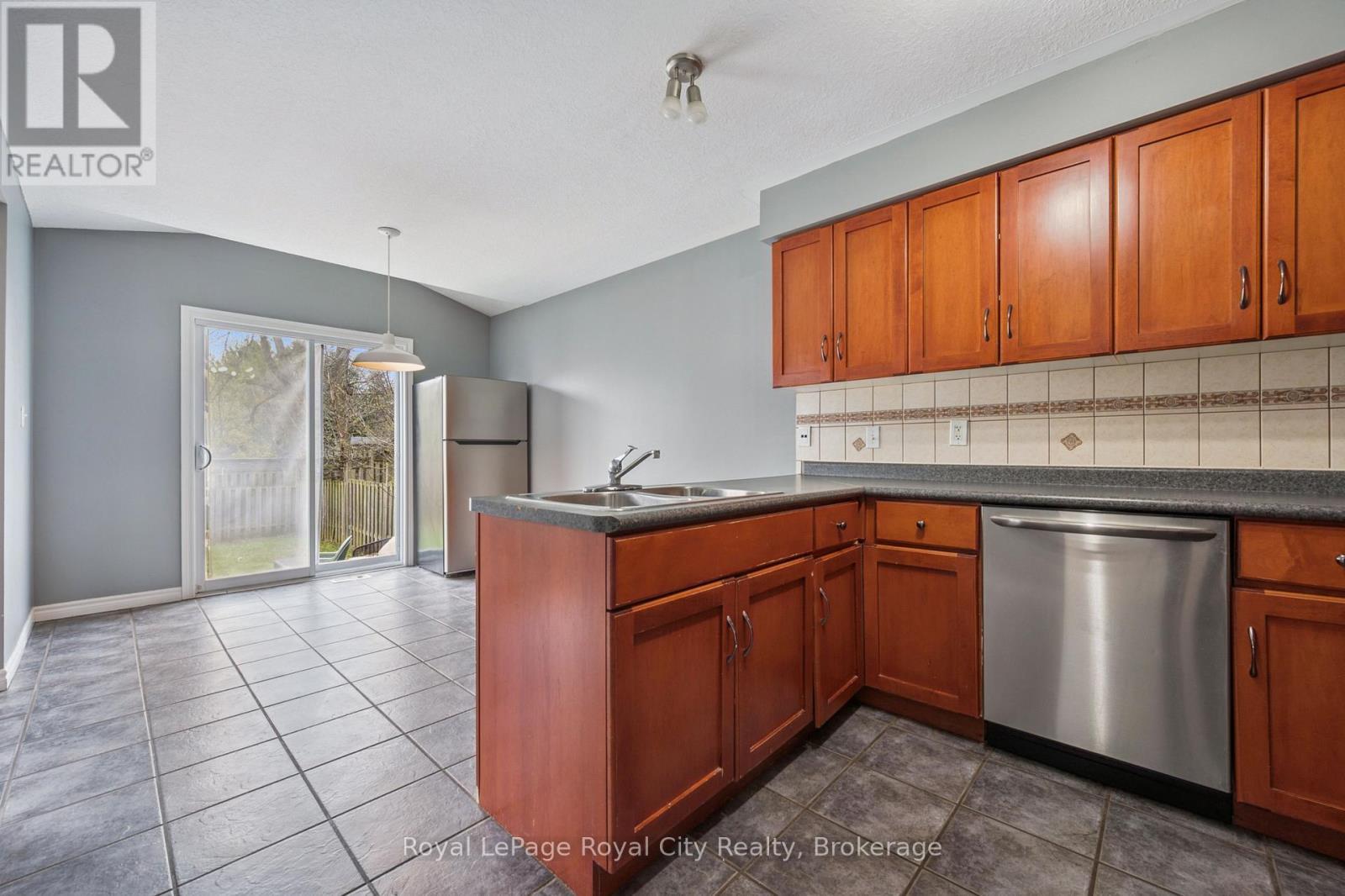 












30 DARNELL ROAD

,
Guelph (Kortright West),




Ontario
N1G5K3

