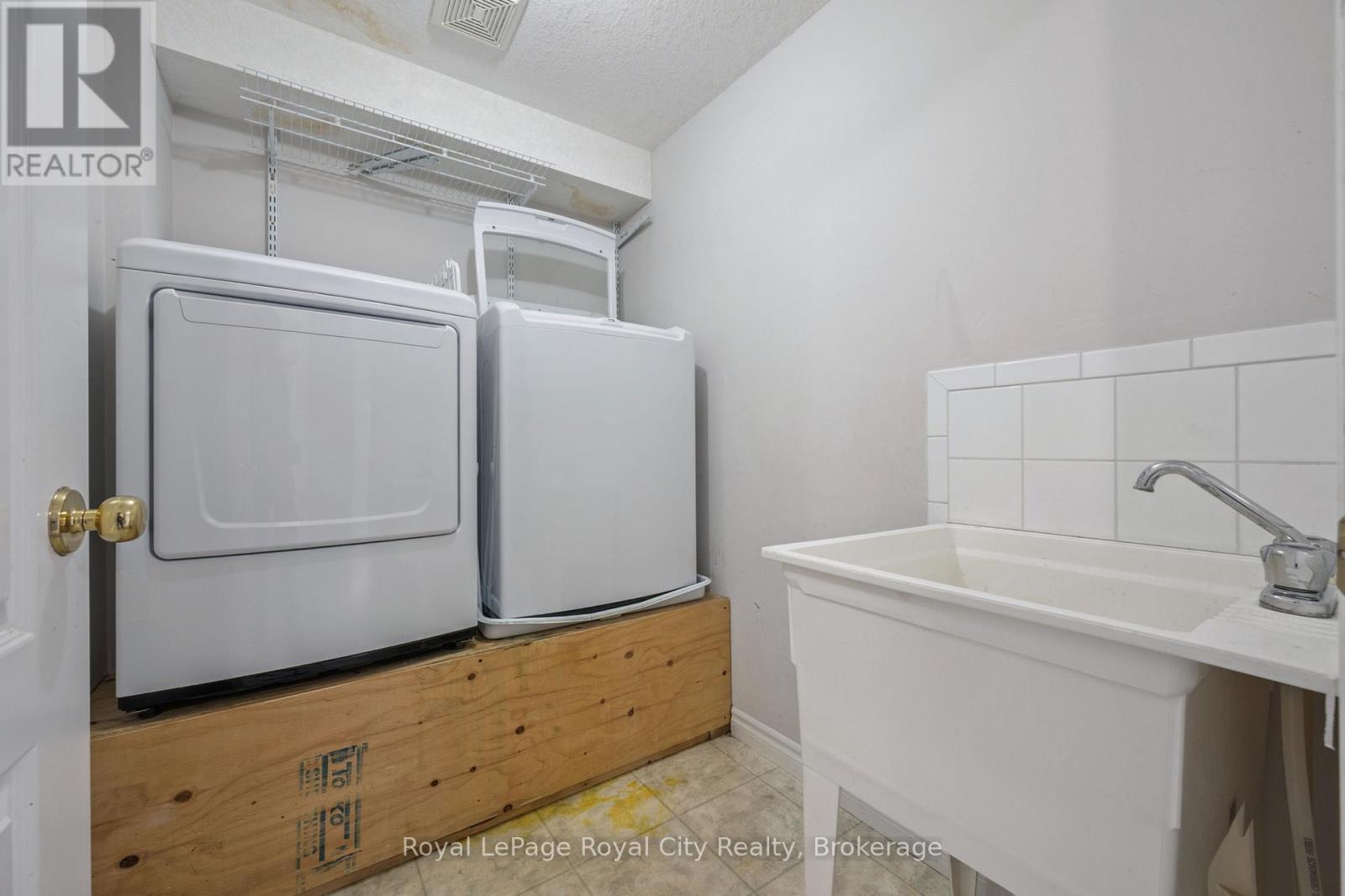 












30 DARNELL ROAD

,
Guelph (Kortright West),




Ontario
N1G5K3

