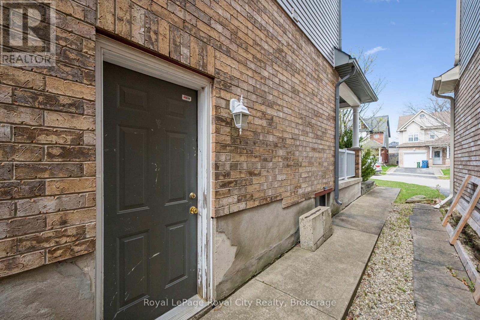 












30 DARNELL ROAD

,
Guelph (Kortright West),




Ontario
N1G5K3

