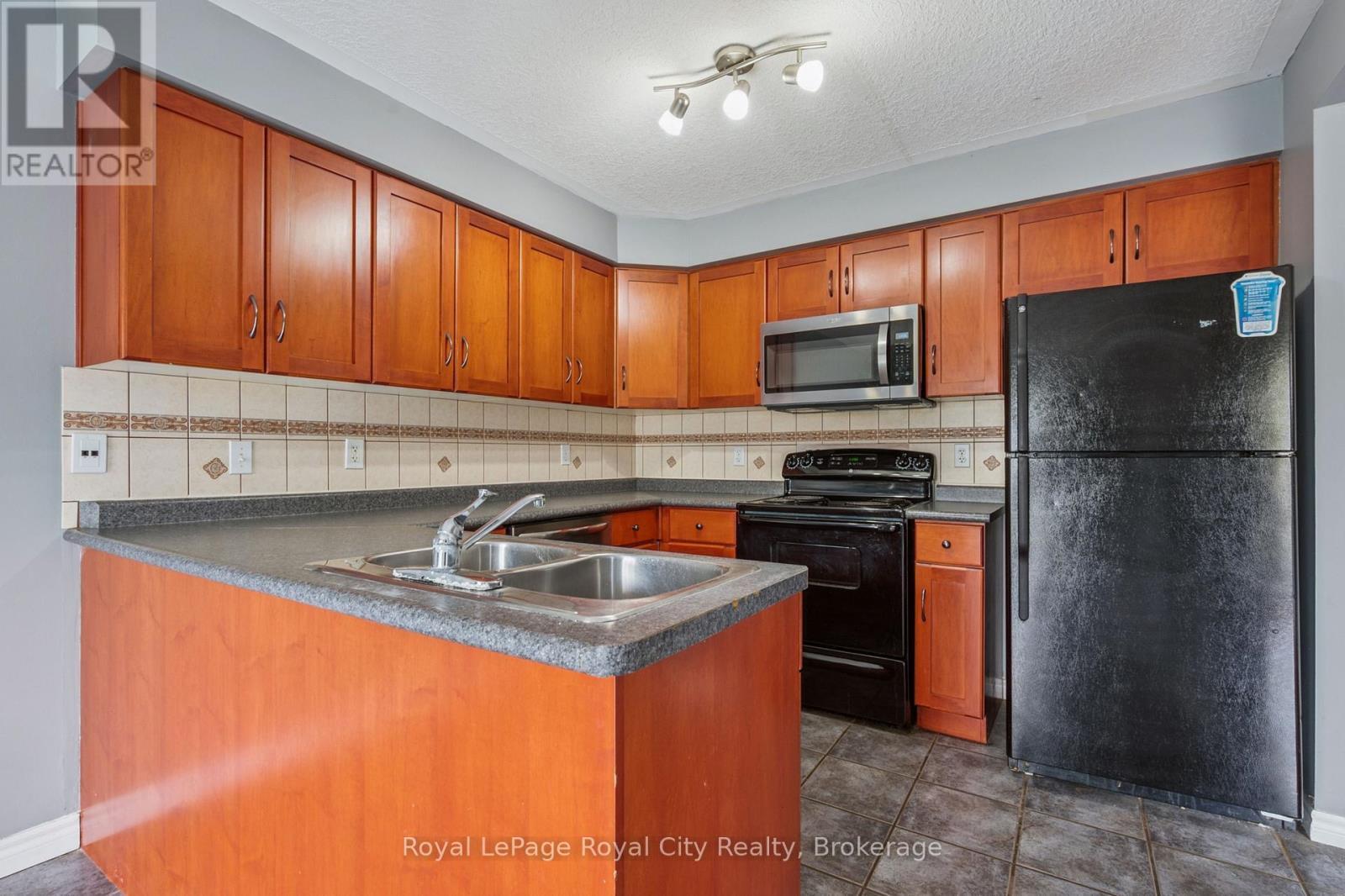 












30 DARNELL ROAD

,
Guelph (Kortright West),




Ontario
N1G5K3

