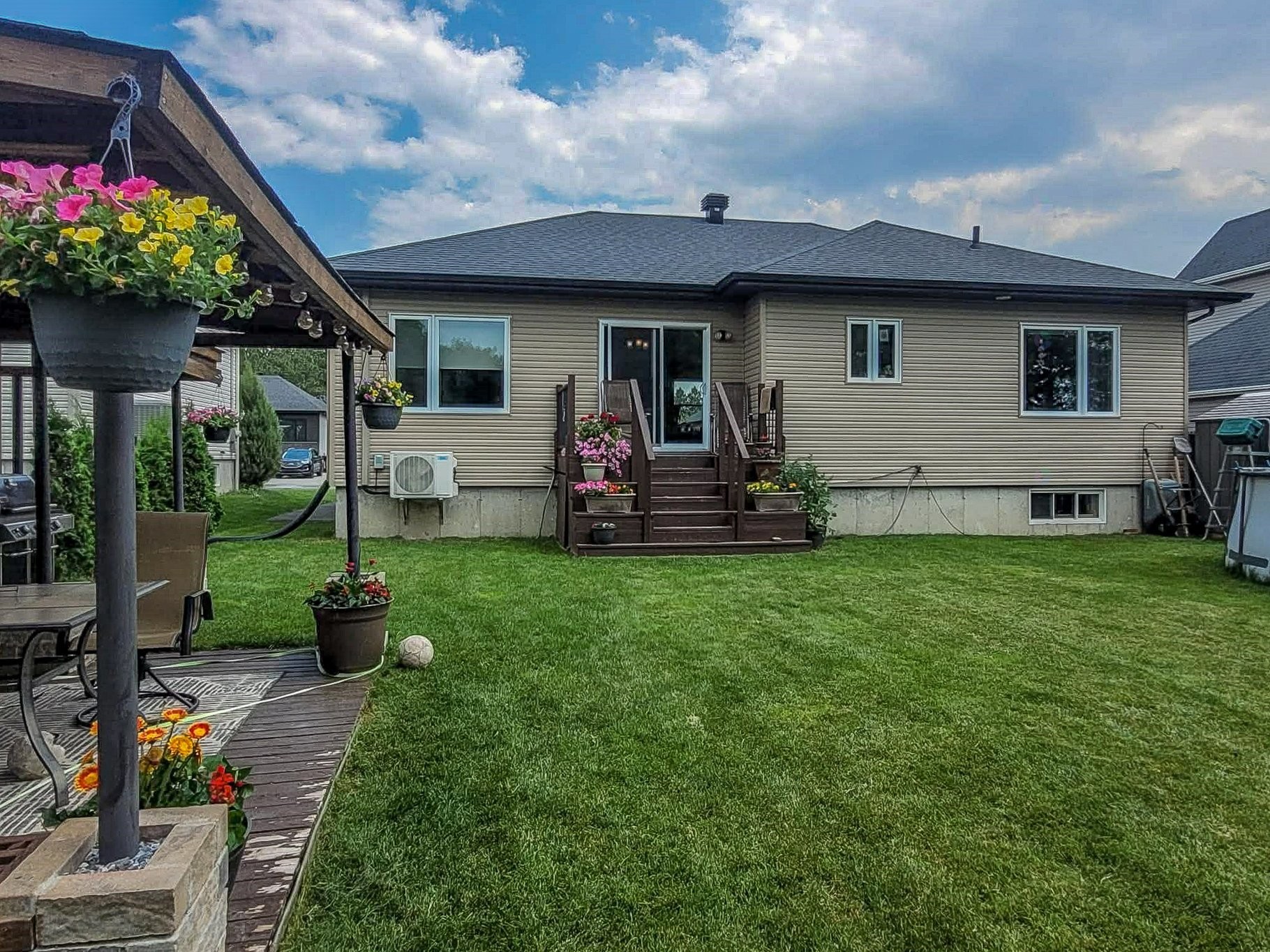 









409


Rue Boulais

,
Saint-Alexandre,




QC
J0J1S0

