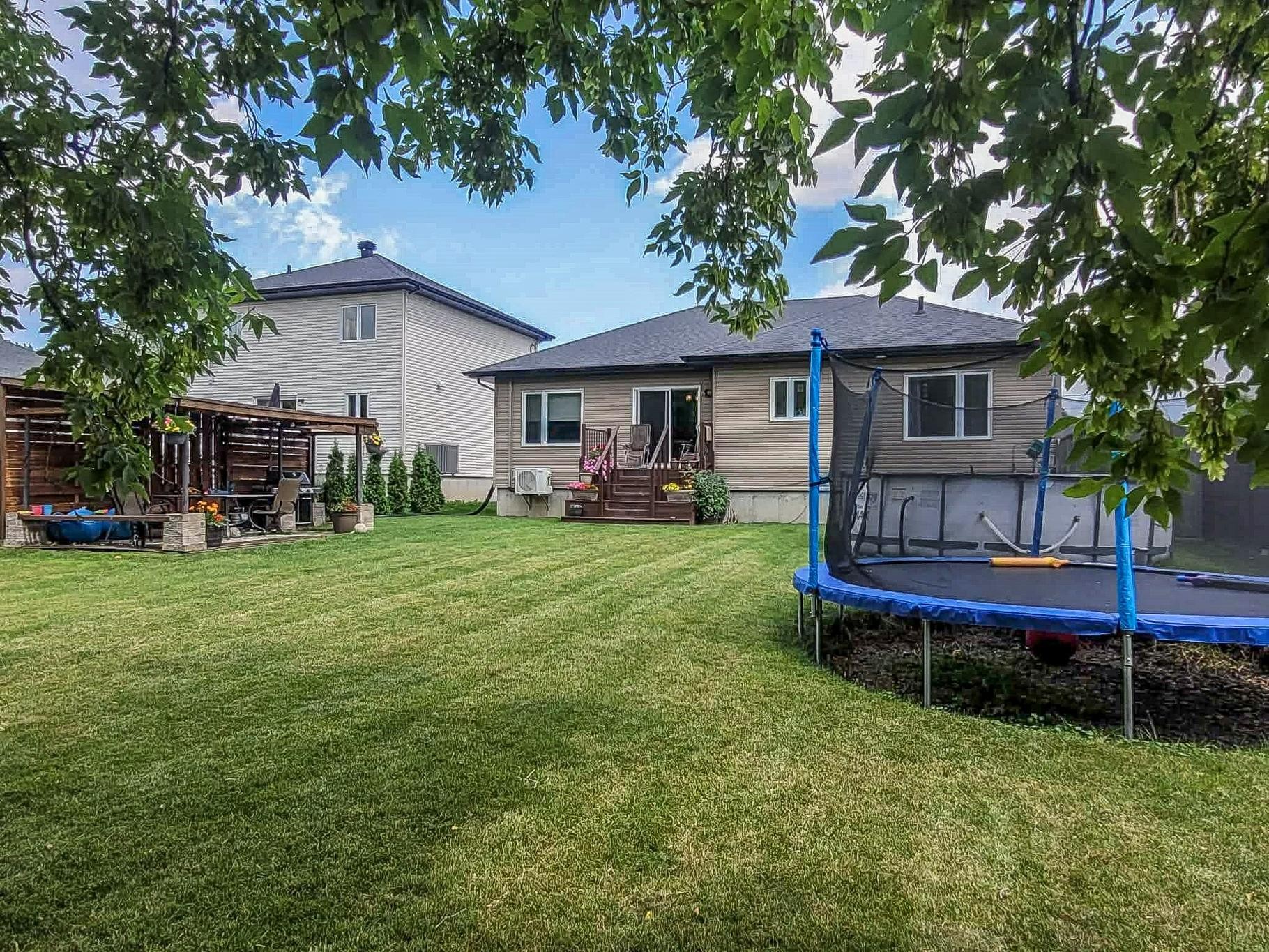 









409


Rue Boulais

,
Saint-Alexandre,




QC
J0J1S0

