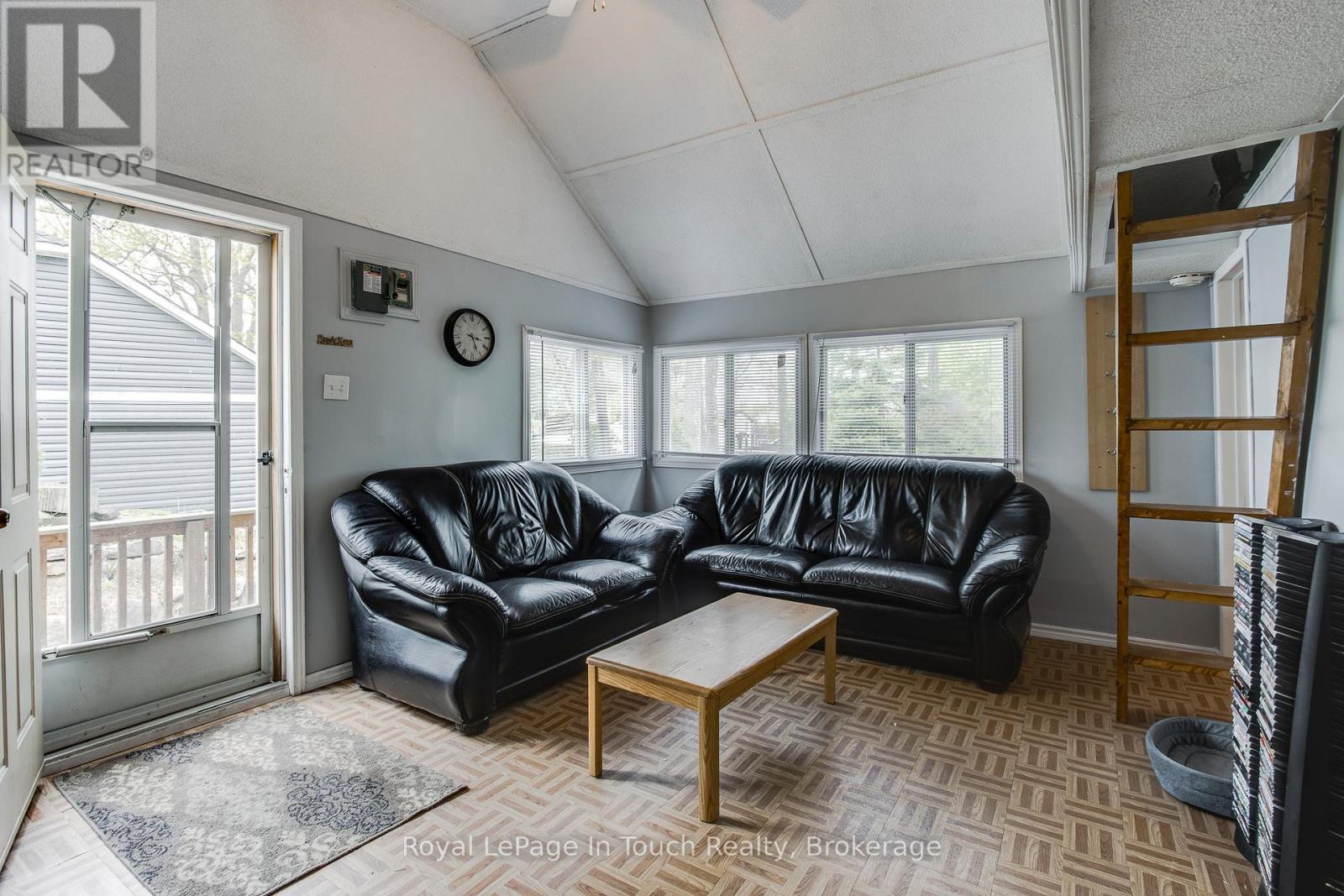 












35 TINY BEACHES ROAD S

,
Tiny,




Ontario
L0L2J0

