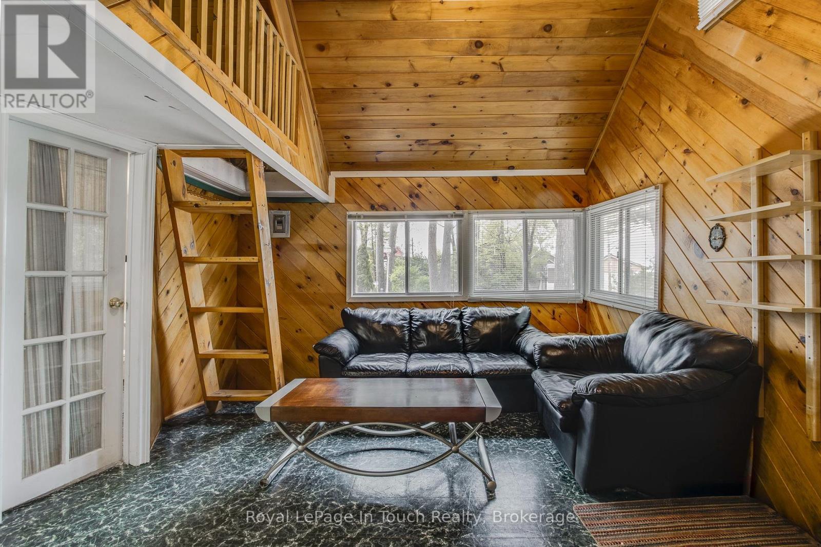 












35 TINY BEACHES ROAD S

,
Tiny,




Ontario
L0L2J0

