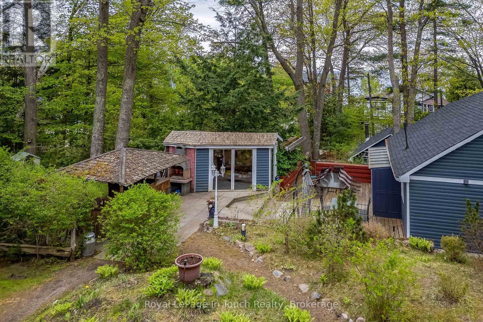 












35 TINY BEACHES ROAD S

,
Tiny,




Ontario
L0L2J0

