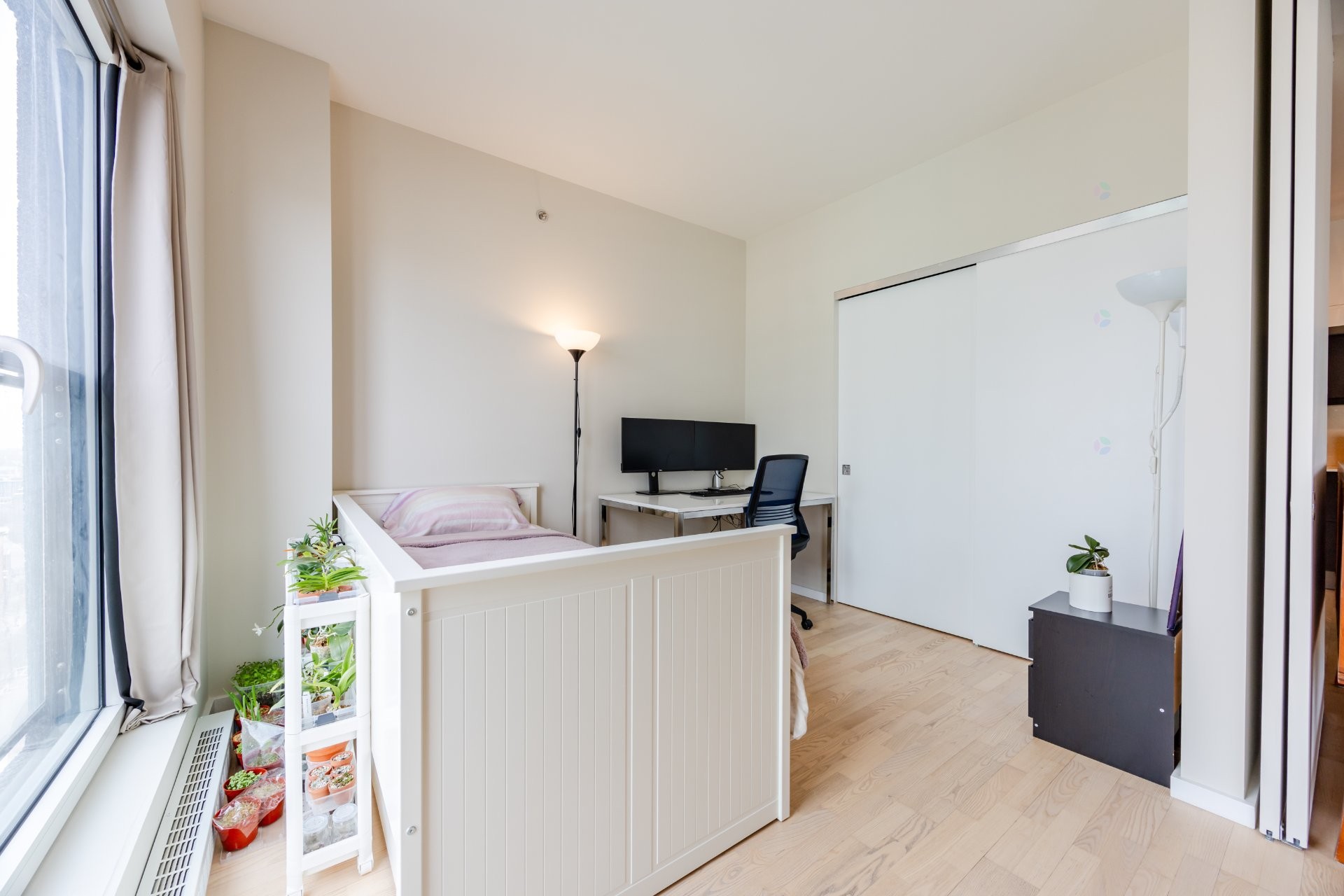 









350


Boul. De Maisonneuve O.

, 2706,
Montréal (Ville-Marie),




QC
H3A0B4

