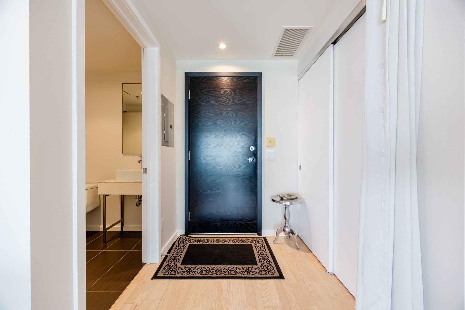 









350


Boul. De Maisonneuve O.

, 2706,
Montréal (Ville-Marie),




QC
H3A0B4

