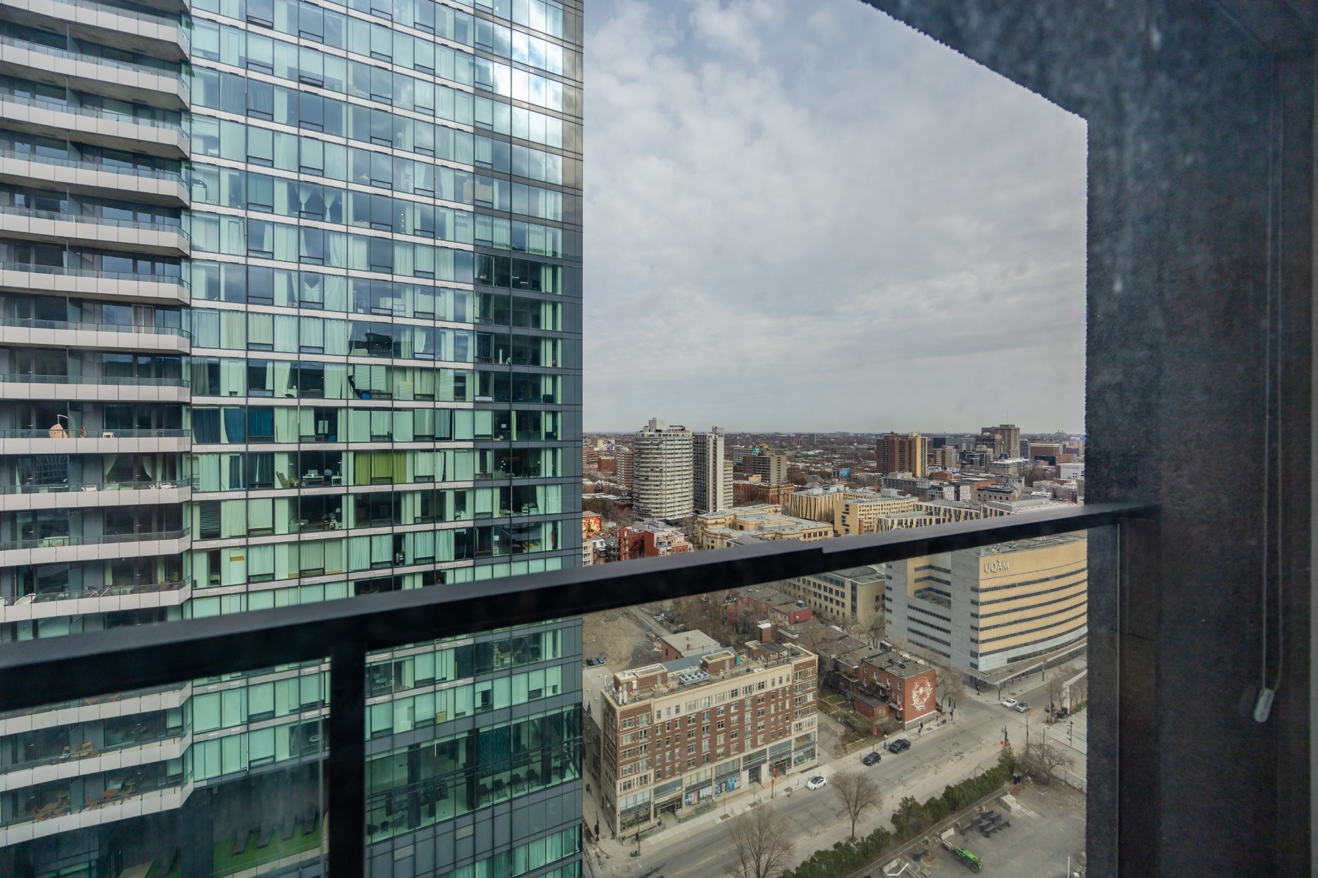 









350


Boul. De Maisonneuve O.

, 2706,
Montréal (Ville-Marie),




QC
H3A0B4

