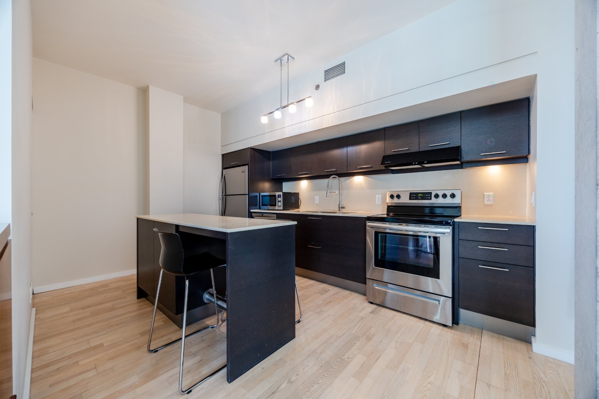 









350


Boul. De Maisonneuve O.

, 2706,
Montréal (Ville-Marie),




QC
H3A0B4


