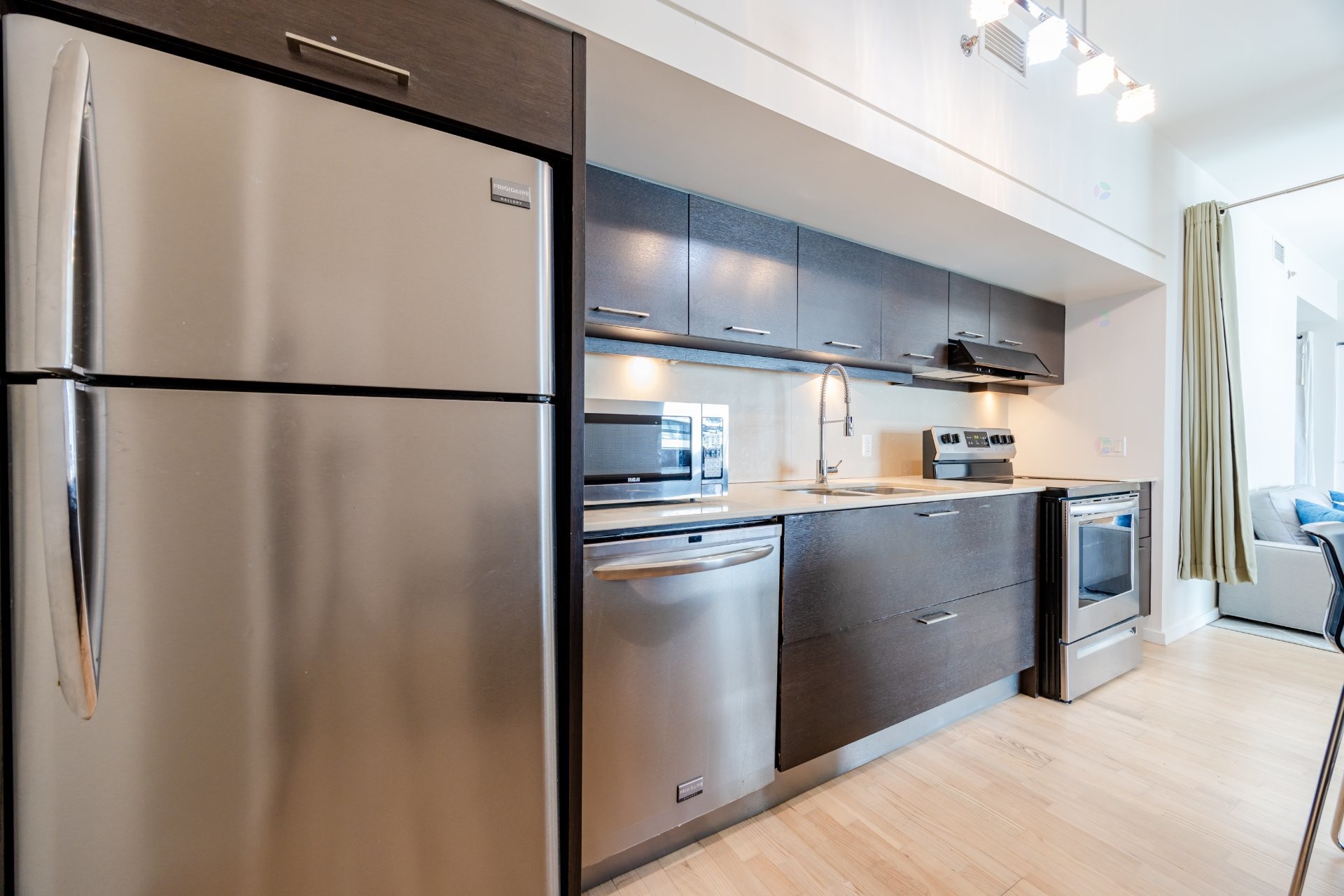 









350


Boul. De Maisonneuve O.

, 2706,
Montréal (Ville-Marie),




QC
H3A0B4

