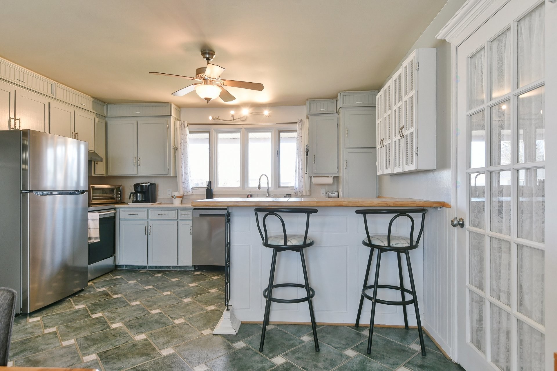 









532


6e Avenue

,
Saint-Jérôme,




QC
J7Z5H9

