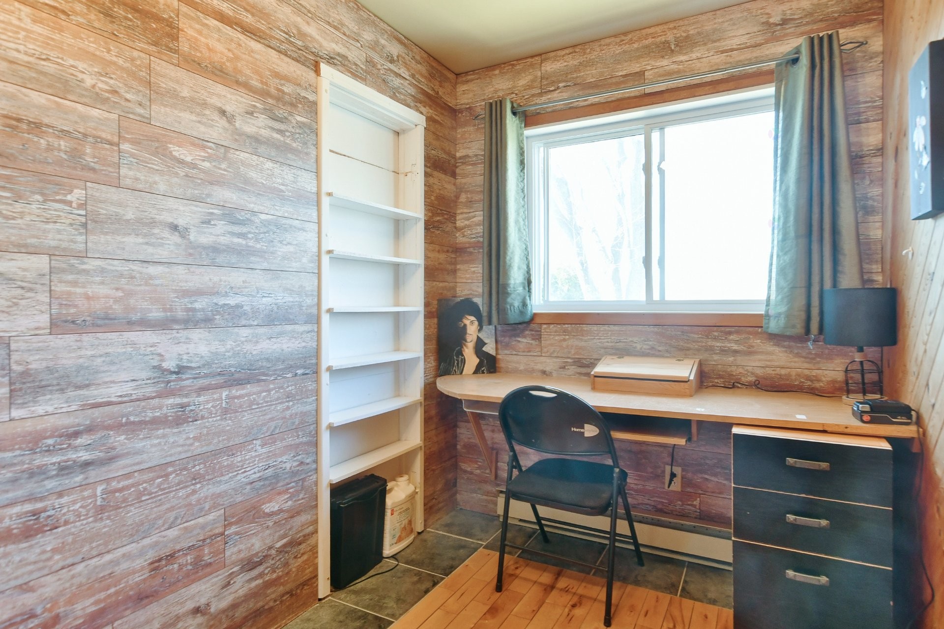 









532


6e Avenue

,
Saint-Jérôme,




QC
J7Z5H9

