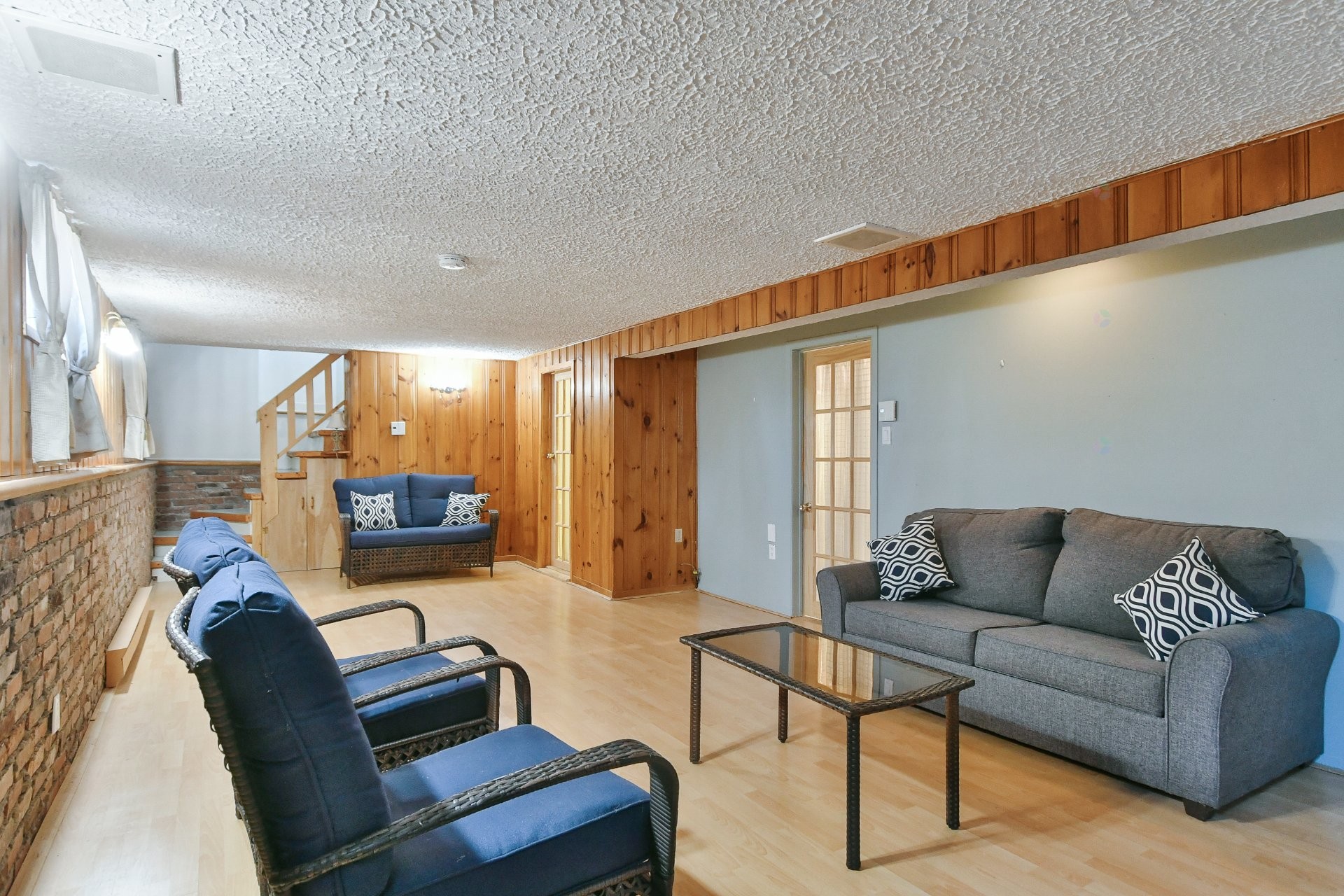 









532


6e Avenue

,
Saint-Jérôme,




QC
J7Z5H9

