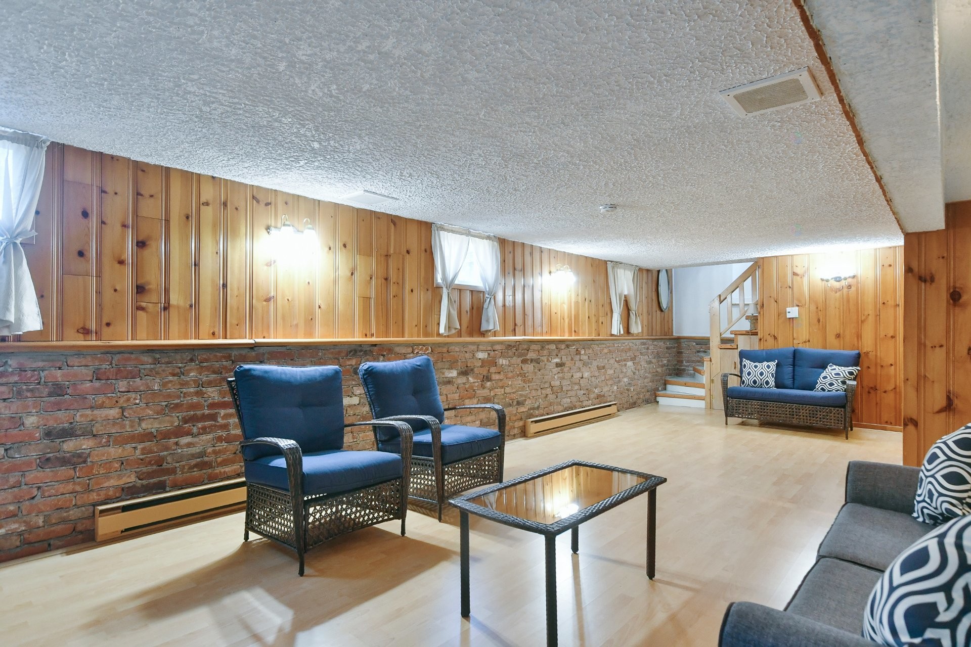 









532


6e Avenue

,
Saint-Jérôme,




QC
J7Z5H9

