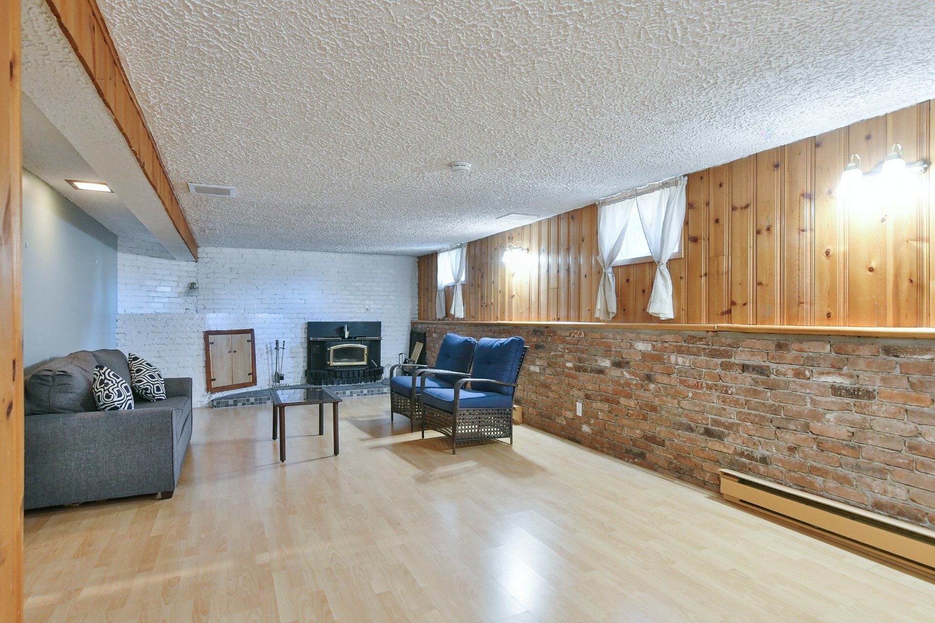 









532


6e Avenue

,
Saint-Jérôme,




QC
J7Z5H9

