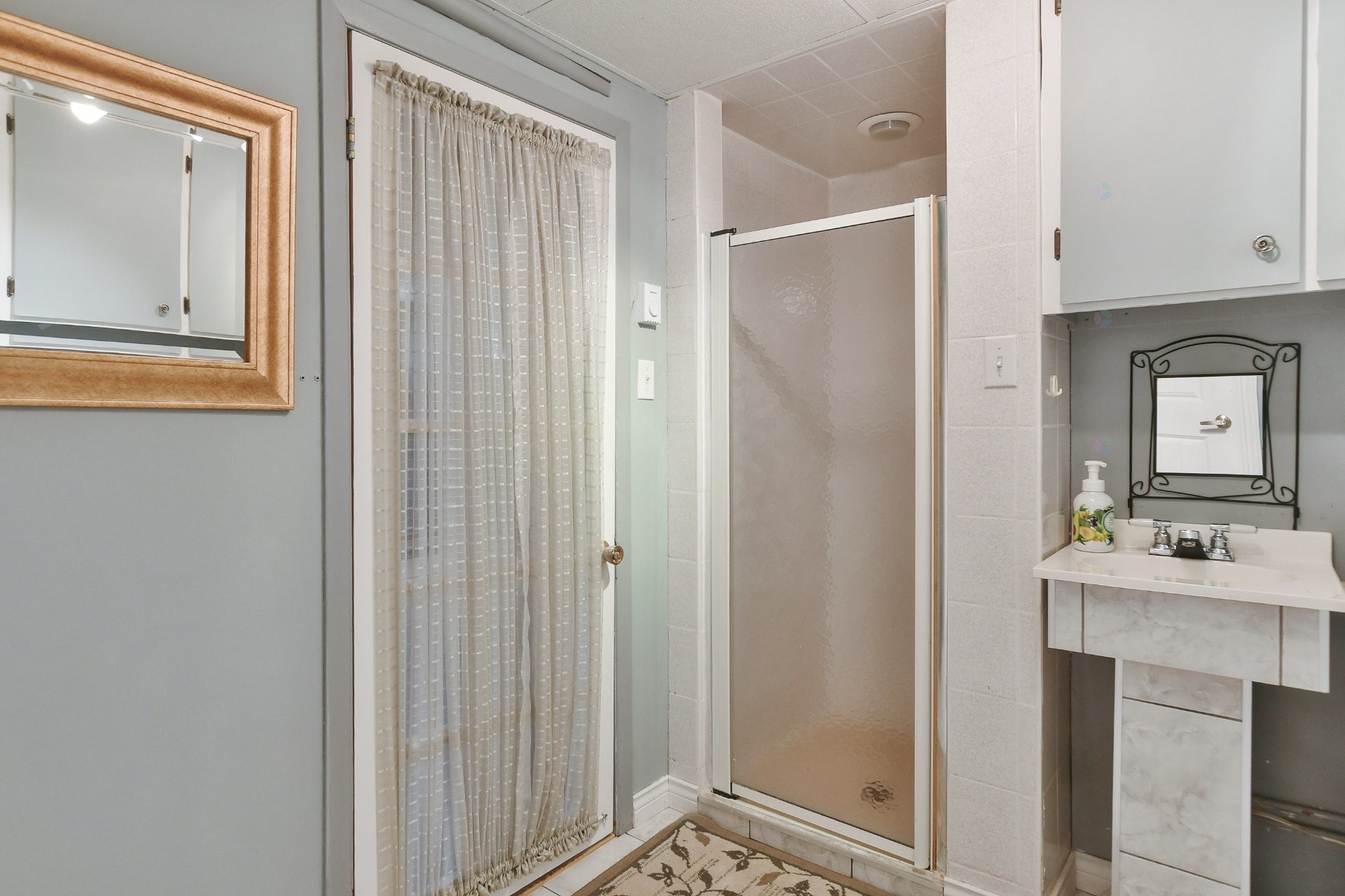 









532


6e Avenue

,
Saint-Jérôme,




QC
J7Z5H9

