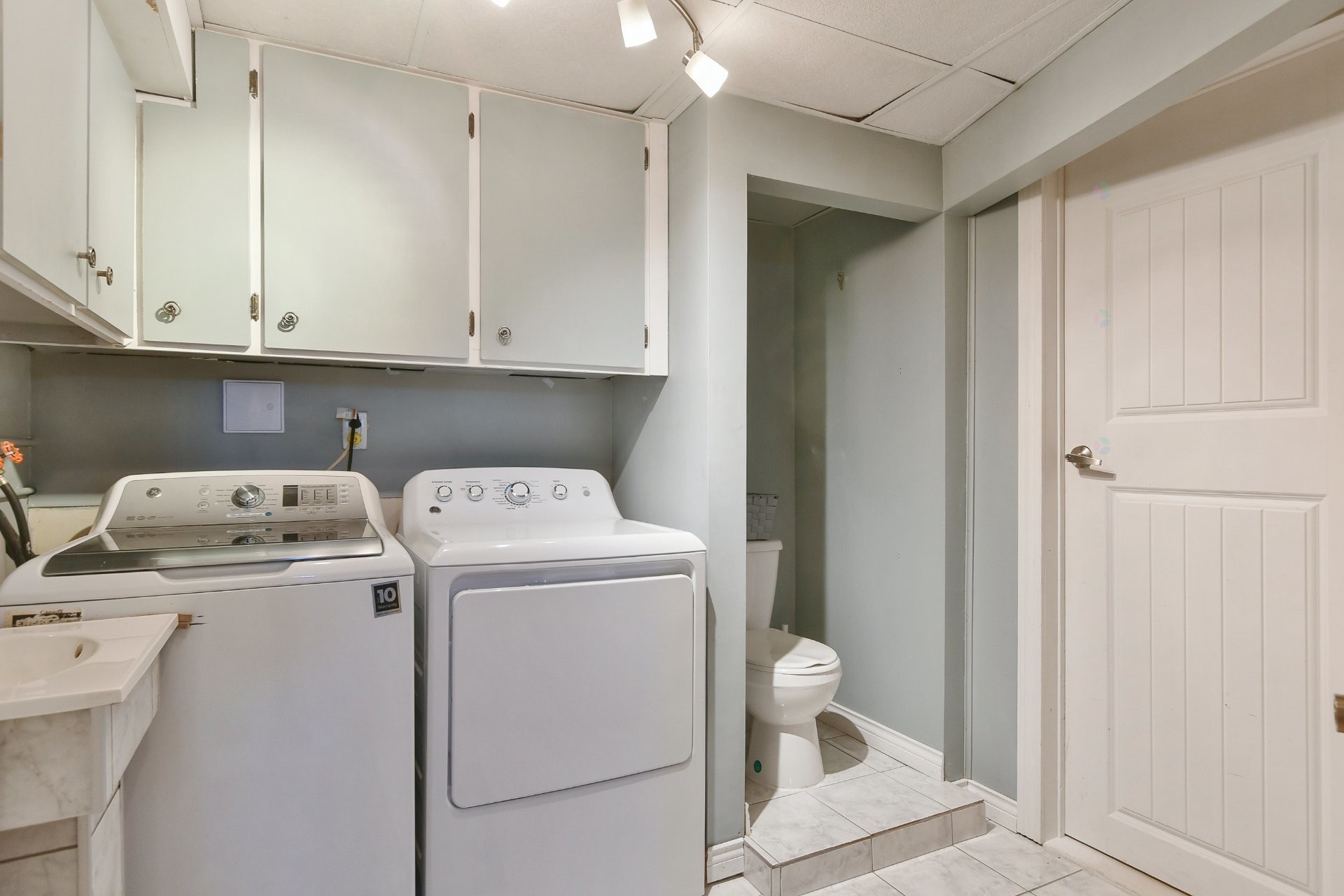 









532


6e Avenue

,
Saint-Jérôme,




QC
J7Z5H9

