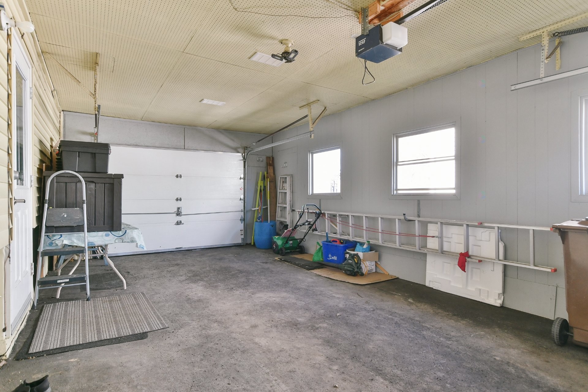 









532


6e Avenue

,
Saint-Jérôme,




QC
J7Z5H9

