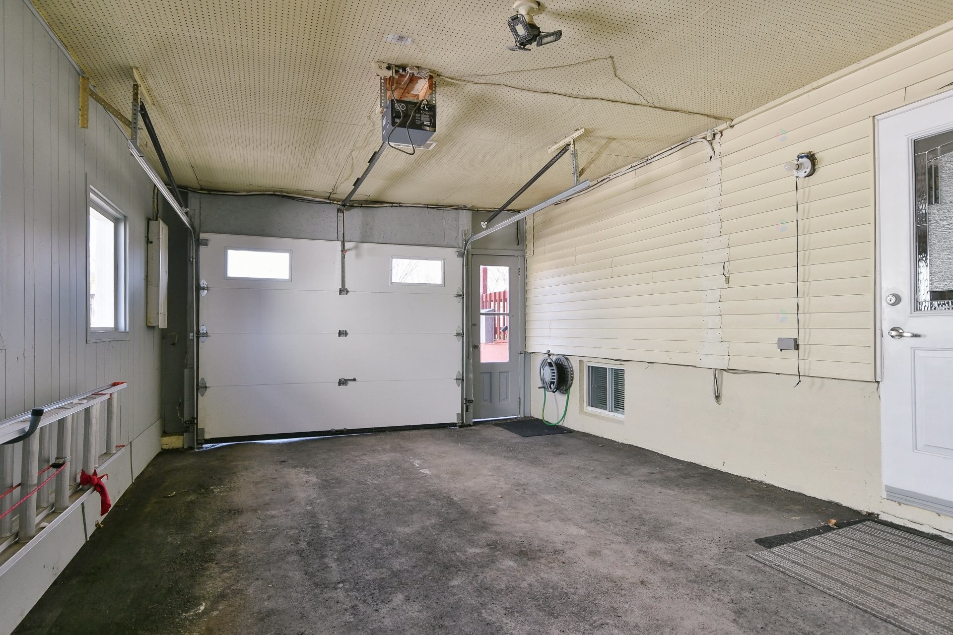 









532


6e Avenue

,
Saint-Jérôme,




QC
J7Z5H9

