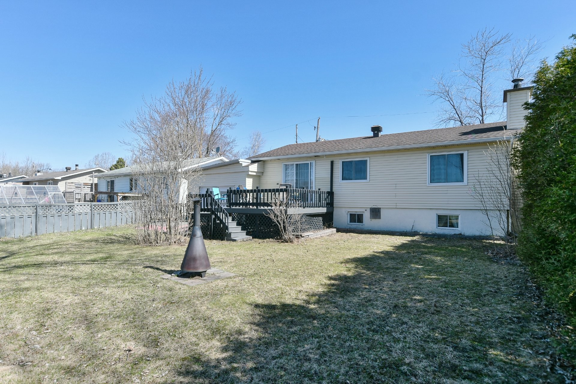 









532


6e Avenue

,
Saint-Jérôme,




QC
J7Z5H9

